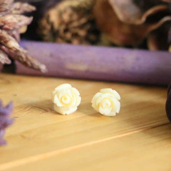 925 Sterling silver flower 8mm earrings - Picture 7 of 8